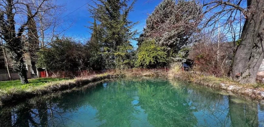 VILLECROZE – Superbe Bastide avec dépendance et piscine, terrain, bois et calme.