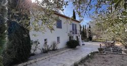 VILLECROZE – Superbe Bastide avec dépendance et piscine, terrain, bois et calme.