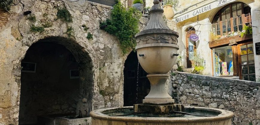 Village St Paul de Vence – 2p avec vue féérique + Grenier aménageable