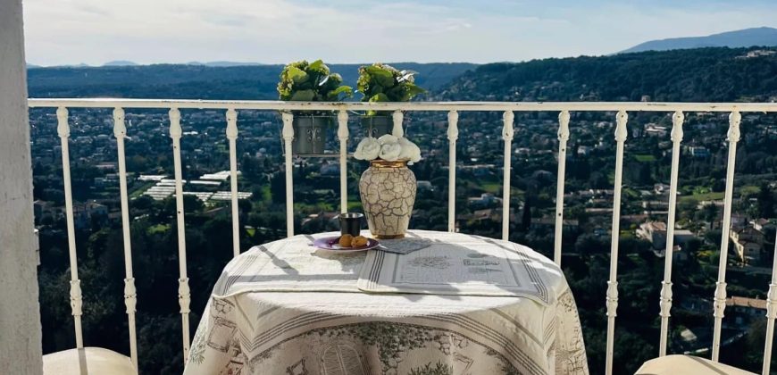 Village St Paul de Vence – 2p avec vue féérique + Grenier aménageable