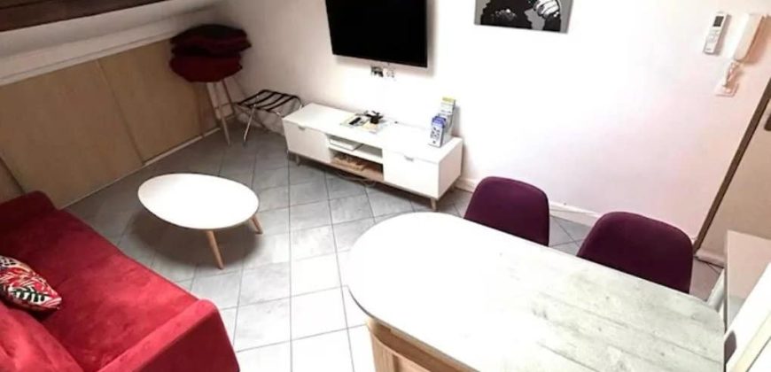 Hyper Centre NICE –  Studette, ascenseur , Imm Bourgeois, meublé ; A SAISIR