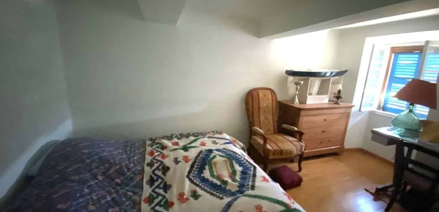 Commune de Peyroules – Appartement 2 pièces de 39m2 et grande cave et jardin