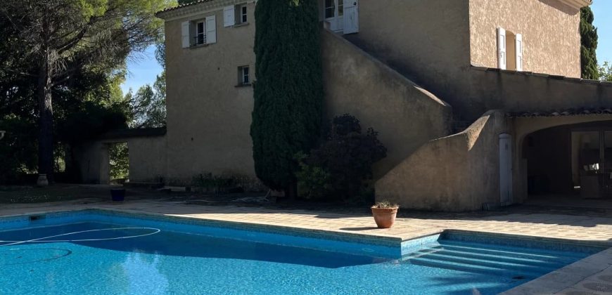 Bastide d’exception à vendre en Provence – Domaine privé, authenticité et élégance