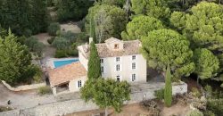 Bastide d’exception à vendre en Provence – Domaine privé, authenticité et élégance