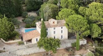 Bastide d’exception à vendre en Provence – Domaine privé, authenticité et élégance