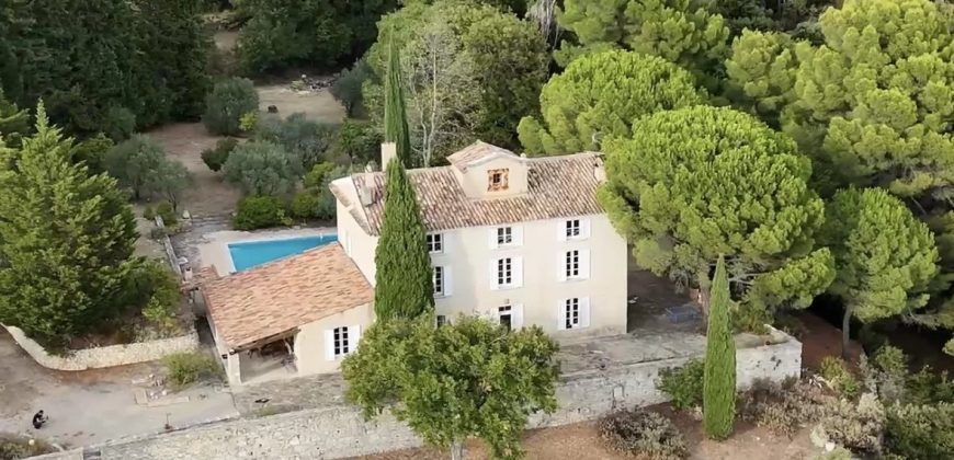 Bastide d’exception à vendre en Provence – Domaine privé, authenticité et élégance