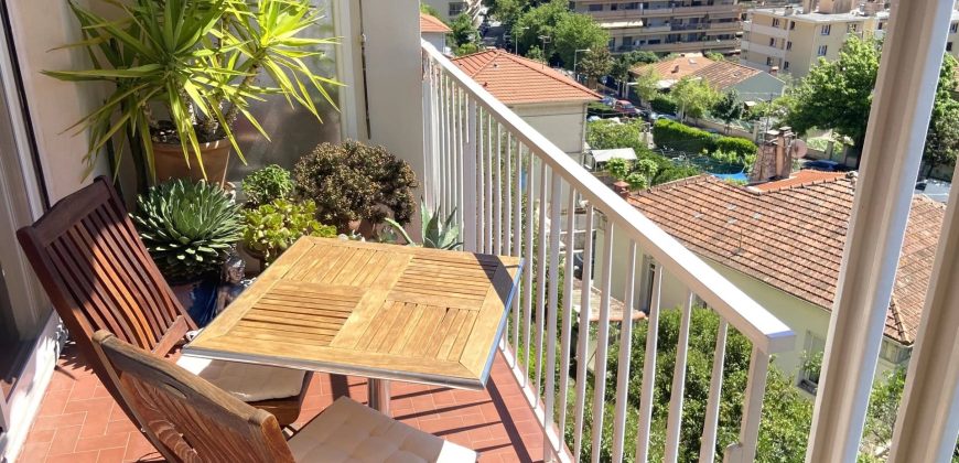 Nice Nord – Bel Appartement 2 pièces en étage dans Résidence de Standing – Jolie terrasse vue dégagée mer et ville.