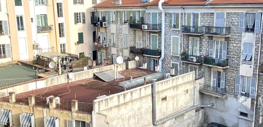 NICE – Wilson/Hôtel des Postes , Superbe 3p rénové de 70m2, dernier étage