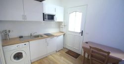 A louer Proche Port de Nice – Appartement 2 pièces Meublé en duplex dans maison de plein pieds donnant au calme sur cours intérieure