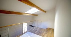 A louer Proche Port de Nice – Appartement 2 pièces Meublé en duplex dans maison de plein pieds donnant au calme sur cours intérieure