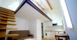 A louer Proche Port de Nice – Appartement 2 pièces Meublé en duplex dans maison de plein pieds donnant au calme sur cours intérieure