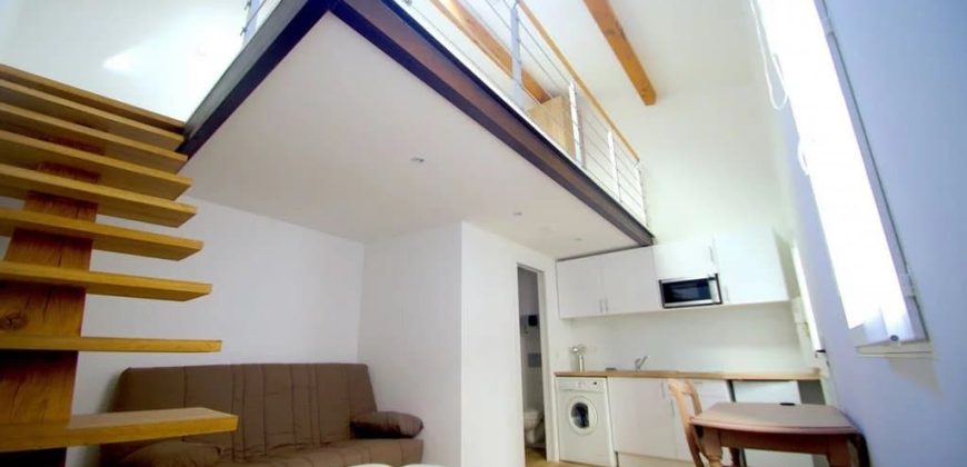 A louer Proche Port de Nice – Appartement 2 pièces Meublé en duplex dans maison de plein pieds donnant au calme sur cours intérieure