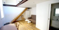 A louer Proche Port de Nice – Appartement 2 pièces Meublé en duplex dans maison de plein pieds donnant au calme sur cours intérieure