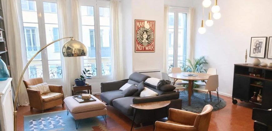 NICE – Wilson/Hôtel des Postes , Superbe 3p rénové de 70m2, dernier étage