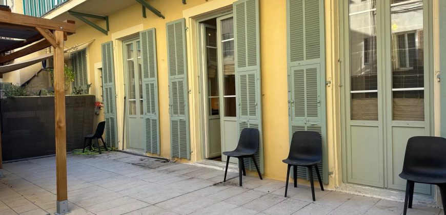 RARE Le Port ! top emplacement grand 2P  avec terrasse de 43 m² — Port de Nice