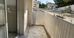 Cannes, bas BD Carnot, au calme, Grand studio meublé 30m2 avec terrasse, Très bon état, cave, expo OUEST