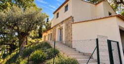 Gattières – 2P et 680m2 de jardin – Rénovation de qualité / Verdure et