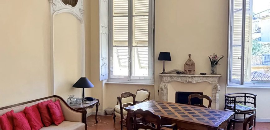 NICE Vieux-Nice – Appartement 4P de 98m2 , vue exceptionnelle, étage ascenseur, calme
