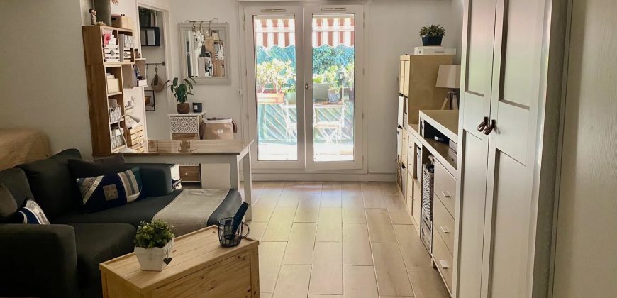 NICE grand studio F1 – DERNIER ÉTAGE – TERRASSE et PARKING