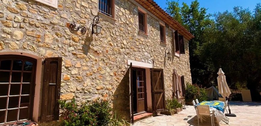 NICE – RIMIEZ | Élégante propriété de caractère dans un domaine privé