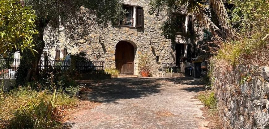 NICE – RIMIEZ | Élégante propriété de caractère dans un domaine privé